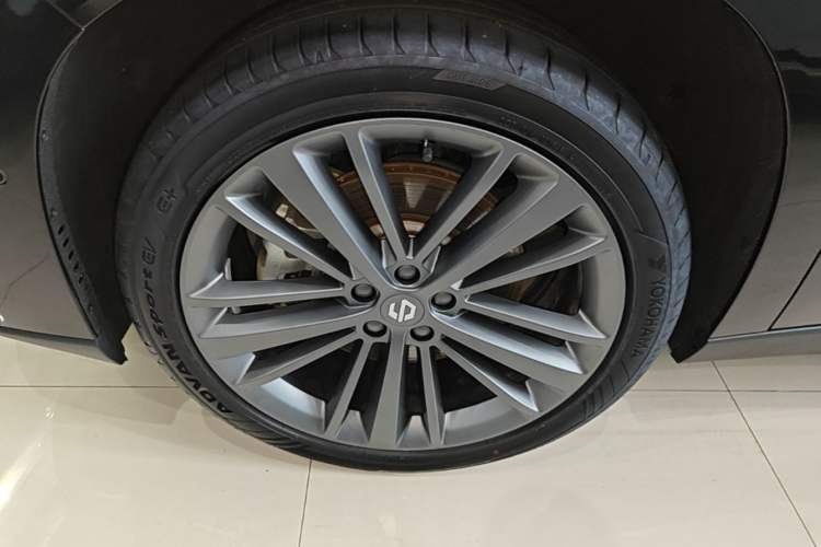 Used Leapmotor C16 2026 Extended-Range 280 LiDAR Zhizun Edition 6 Seats Left Front Wheel Hub