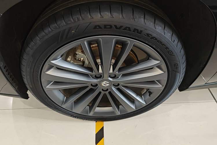 Used Leapmotor C16 2026 Extended-Range 280 LiDAR Zhizun Edition 6 Seats Left Front Wheel Hub