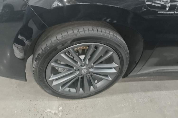Used Leapmotor C16 2026 Extended-Range 280 LiDAR Zhizun Edition 6 Seats Left Front Wheel Hub