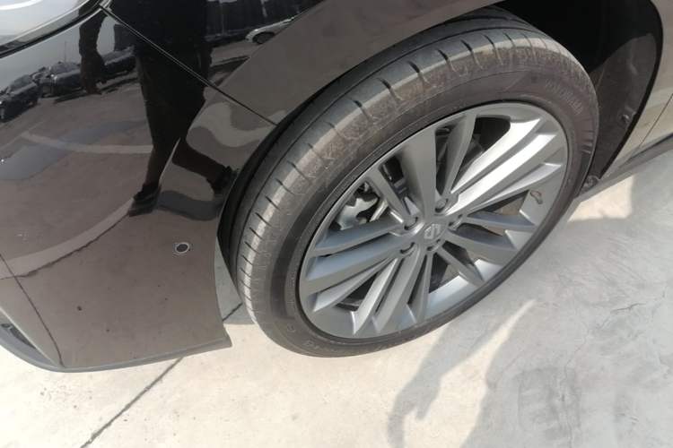 Used Leapmotor C16 2026 Extended-Range 280 LiDAR Zhizun Edition 6 Seats Left Front Wheel Hub