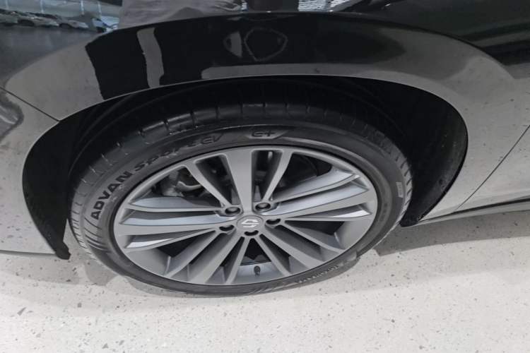 Used Leapmotor C16 2026 Extended-Range 280 LiDAR Zhizun Edition 6 Seats Left Front Wheel Hub