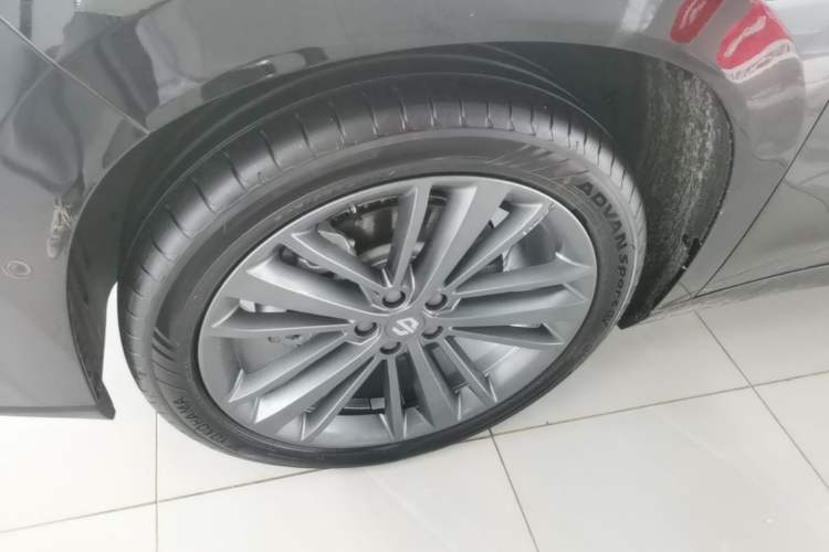 Used Leapmotor C16 2026 Extended-Range 280 LiDAR Zhizun Edition 6 Seats Left Front Wheel Hub