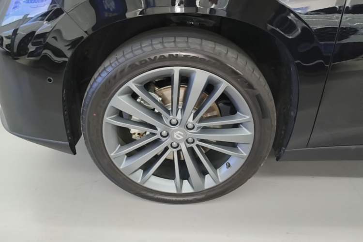 Used Leapmotor C16 2026 Extended-Range 280 LiDAR Zhizun Edition 6 Seats Left Front Wheel Hub
