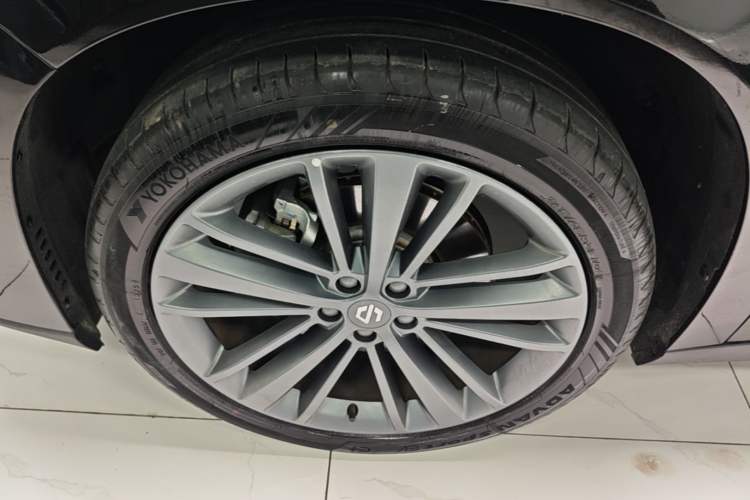 Used Leapmotor C16 2026 Extended-Range 280 LiDAR Zhizun Edition 6 Seats Left Front Wheel Hub