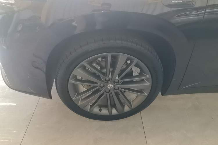 Used Leapmotor C16 2026 Extended-Range 280 LiDAR Zhizun Edition 6 Seats Left Front Wheel Hub