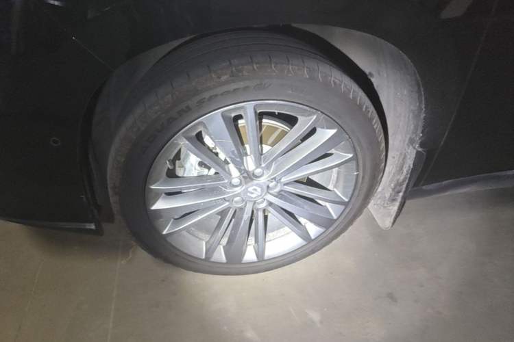 Used Leapmotor C16 2026 All-Electric 630 LiDAR Zhizun Edition 6 Seats Left Front Wheel Hub