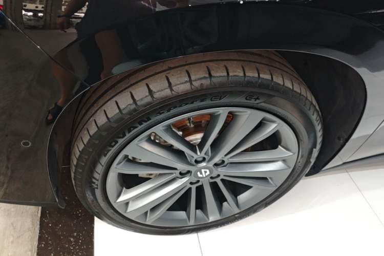 Used Leapmotor C16 2026 Extended-Range 280 LiDAR Zhizun Edition 6 Seats Left Front Wheel Hub