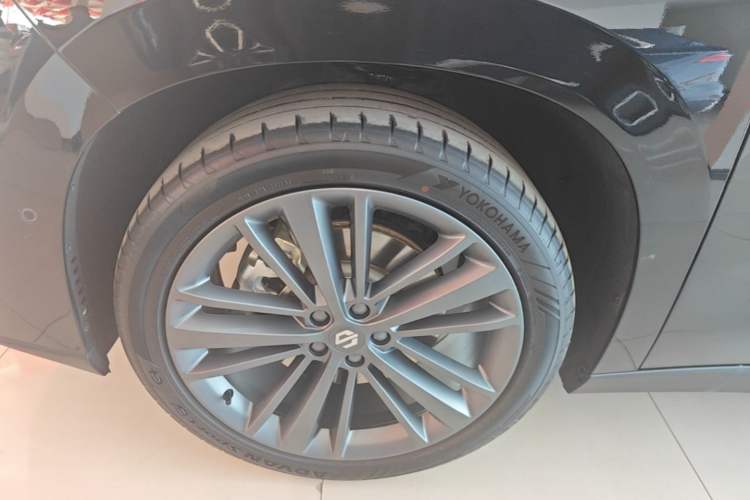 Used Leapmotor C16 2026 All-Electric 630 LiDAR Zhizun Edition 6 Seats Left Front Wheel Hub