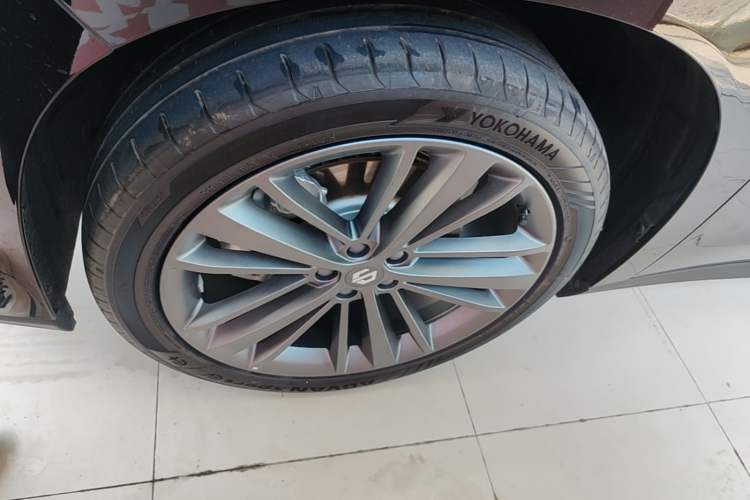 Used Leapmotor C16 2026 Extended-Range 280 LiDAR Zhizun Edition 6 Seats Left Front Wheel Hub