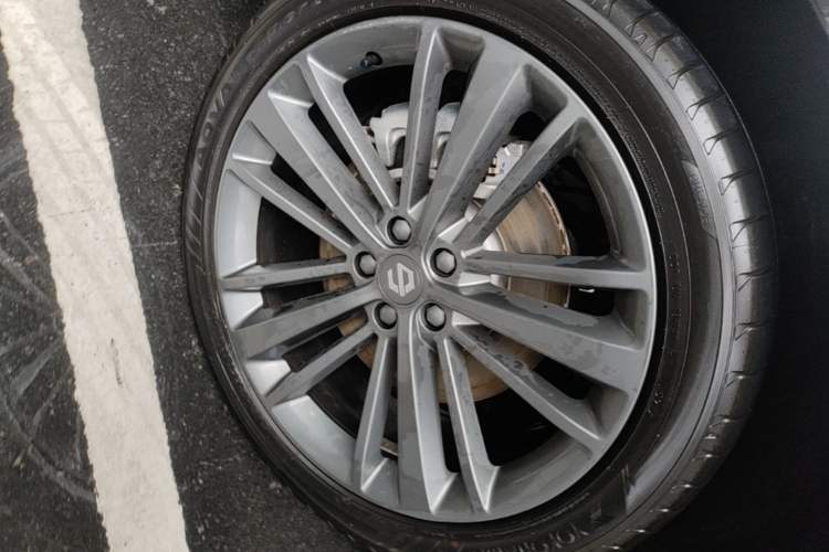 Used Leapmotor C16 2026 Extended-Range 280 LiDAR Zhizun Edition 6 Seats Left Front Wheel Hub