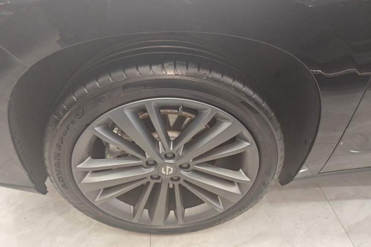 Used Leapmotor C16 2026 Extended-Range 280 LiDAR Zhizun Edition 6 Seats Left Front Wheel Hub