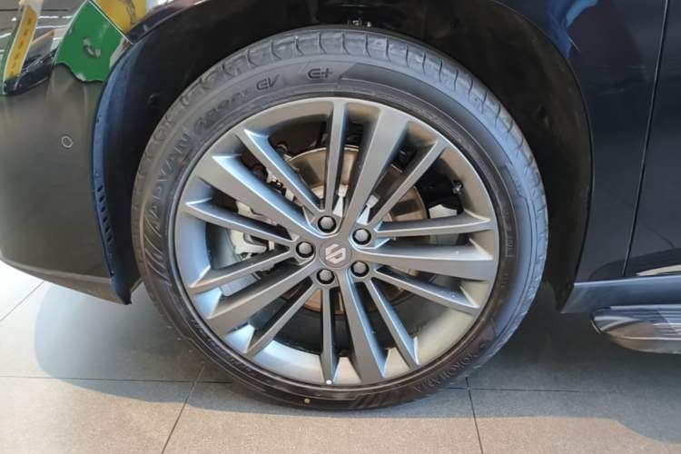 Used Leapmotor C16 2026 Extended-Range 280 LiDAR Zhizun Edition 6 Seats Left Front Wheel Hub
