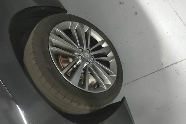 Used Leapmotor C16 2026 Extended-Range 280 LiDAR Zhizun Edition 6 Seats Left Front Wheel Hub