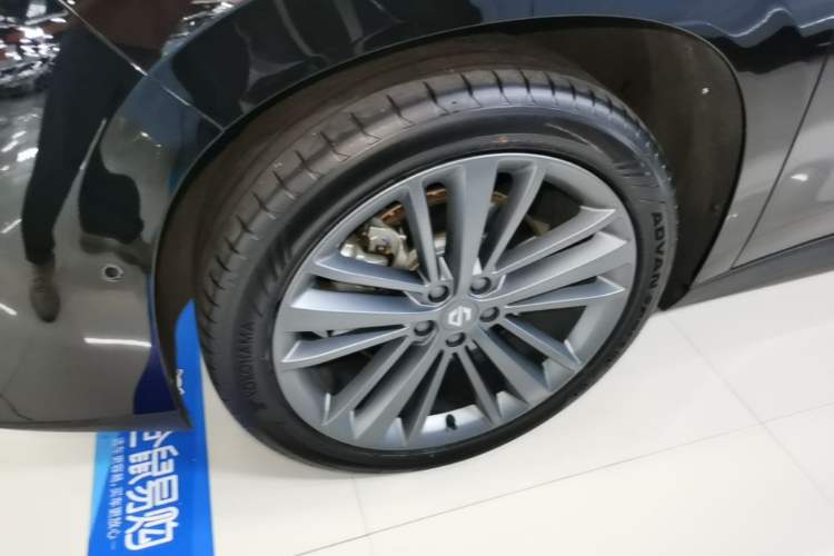Used Leapmotor C16 2026 Extended-Range 280 LiDAR Zhizun Edition 6 Seats Left Front Wheel Hub