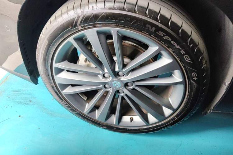 Used Leapmotor C16 2026 Extended-Range 280 LiDAR Zhizun Edition 6 Seats Left Front Wheel Hub