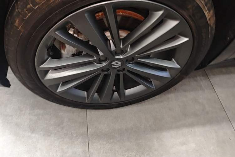 Used Leapmotor C16 2026 Extended-Range 280 LiDAR Zhizun Edition 6 Seats Left Front Wheel Hub