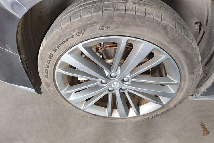 Used Leapmotor C16 2026 Extended-Range 280 LiDAR Zhizun Edition 6 Seats Left Front Wheel Hub