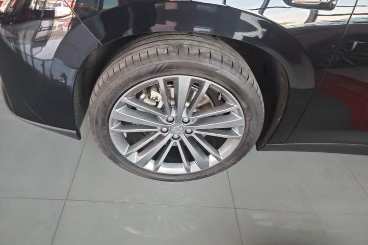 Used Leapmotor C16 2026 Extended-Range 280 LiDAR Zhizun Edition 6 Seats Left Front Wheel Hub