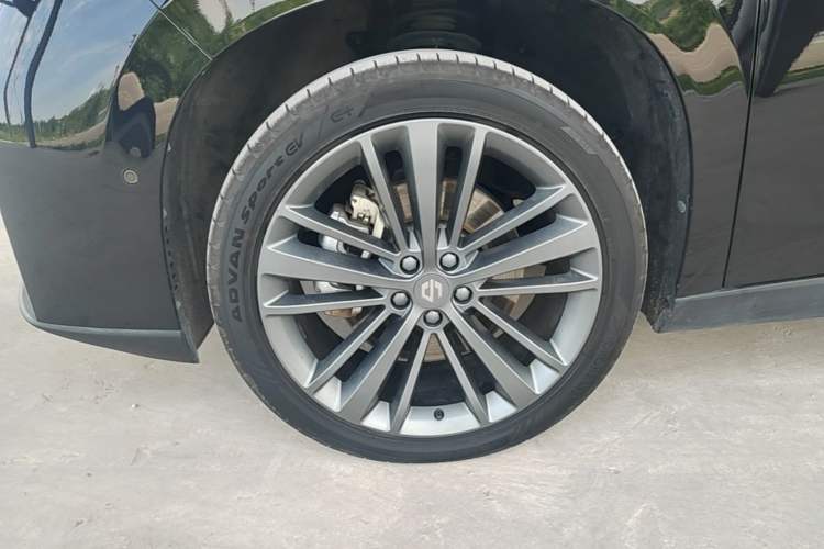 Used Leapmotor C16 2026 Extended-Range 280 LiDAR Zhizun Edition 6 Seats Left Front Wheel Hub