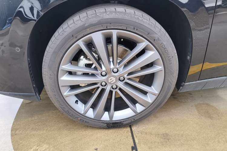 Used Leapmotor C16 2026 Extended-Range 280 LiDAR Zhizun Edition 6 Seats Left Front Wheel Hub