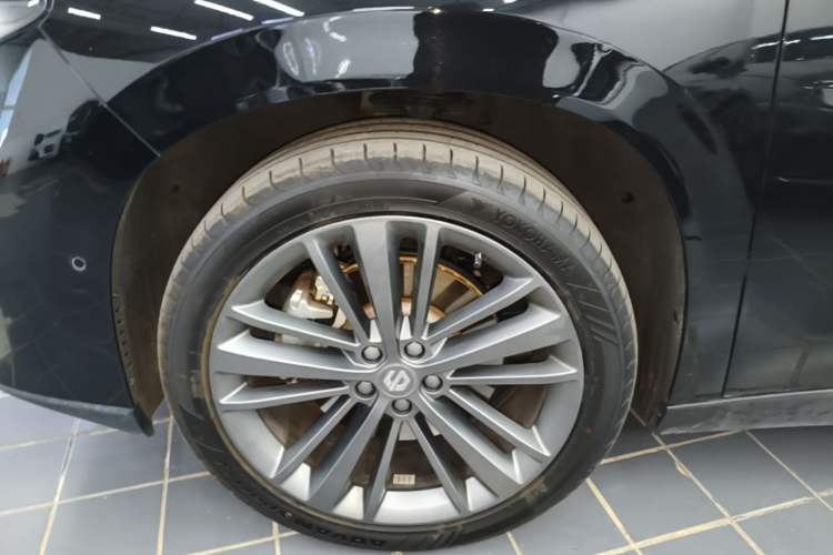 Used Leapmotor C16 2026 Extended-Range 280 LiDAR Zhizun Edition 6 Seats Left Front Wheel Hub