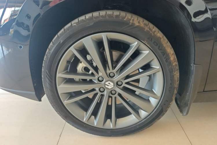 Used Leapmotor C16 2026 Extended-Range 280 LiDAR Zhizun Edition 5 Seats Left Front Wheel Hub