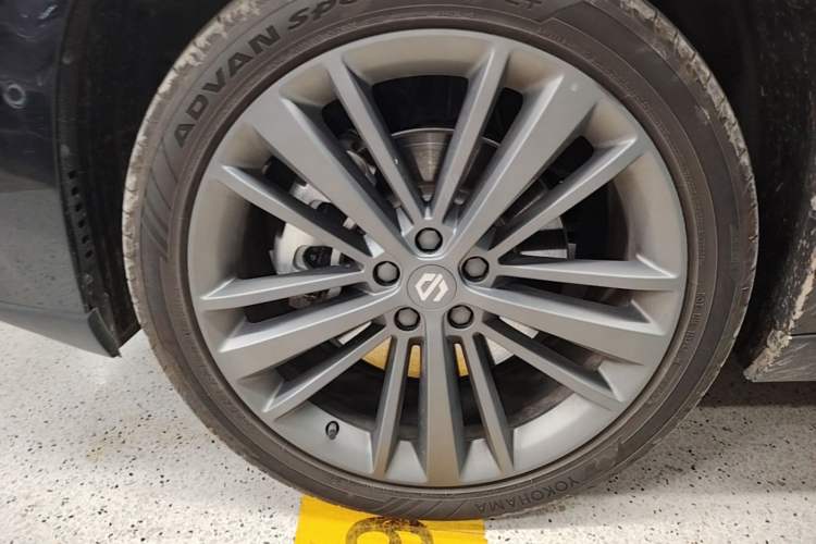 Used Leapmotor C16 2026 Extended-Range 280 LiDAR Zhizun Edition 6 Seats Left Front Wheel Hub