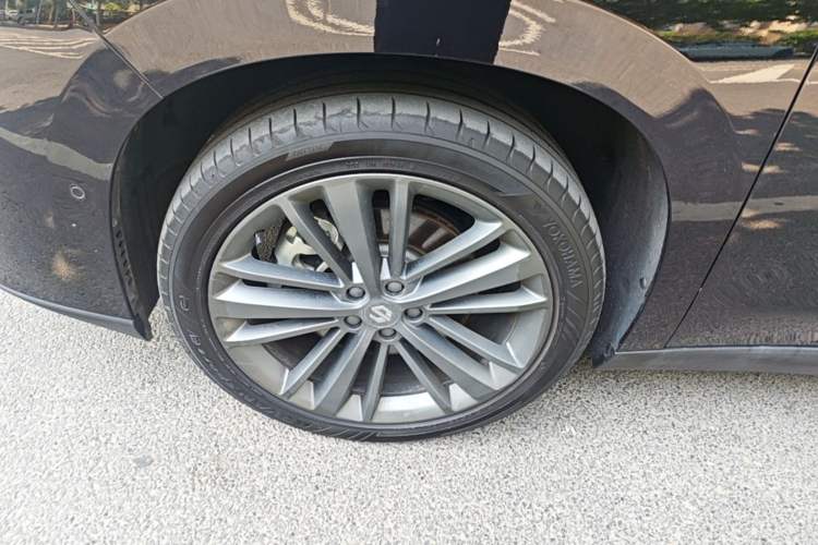 Used Leapmotor C16 2026 Extended-Range 280 LiDAR Zhizun Edition 6 Seats Left Front Wheel Hub