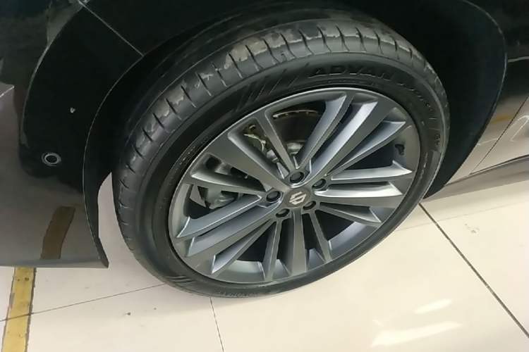 Used Leapmotor C16 2026 Extended-Range 280 LiDAR Zhizun Edition 6 Seats Left Front Wheel Hub