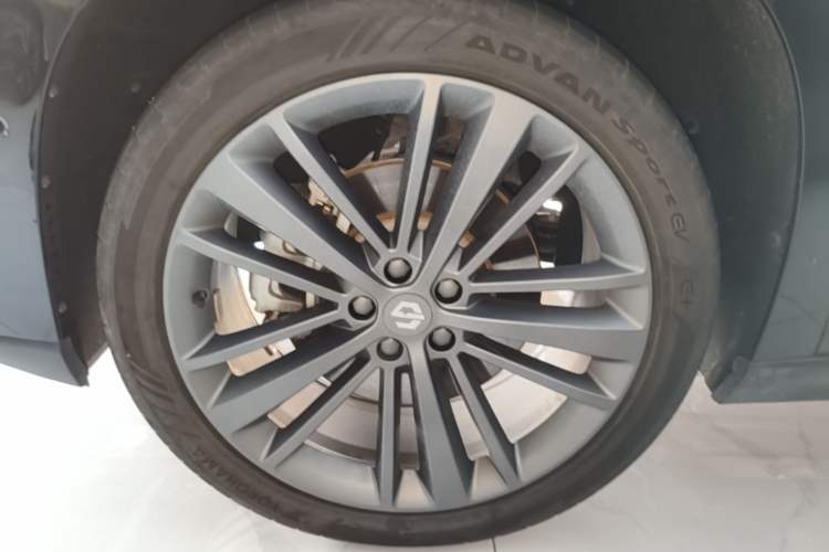 Used Leapmotor C16 2026 Extended-Range 280 LiDAR Zhizun Edition 6 Seats Left Front Wheel Hub