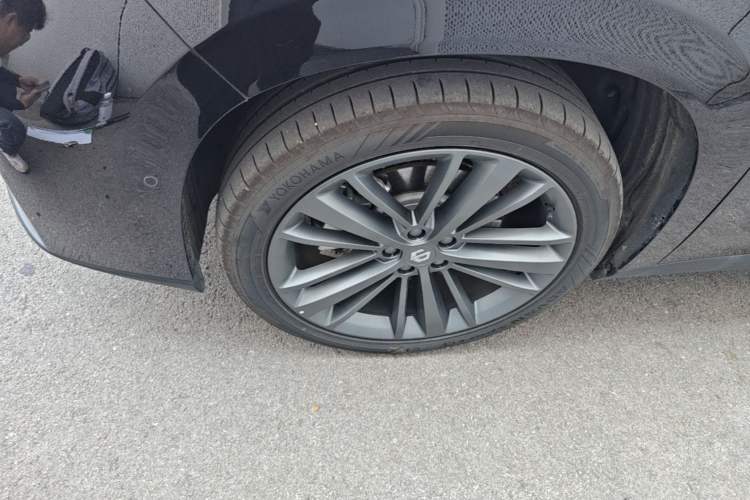 Used Leapmotor C16 2026 Extended-Range 280 LiDAR Zhizun Edition 6 Seats Left Front Wheel Hub