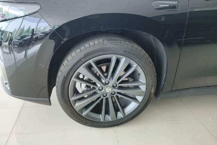 Used Leapmotor C16 2026 Extended-Range 280 LiDAR Zhizun Edition 6 Seats Left Front Wheel Hub