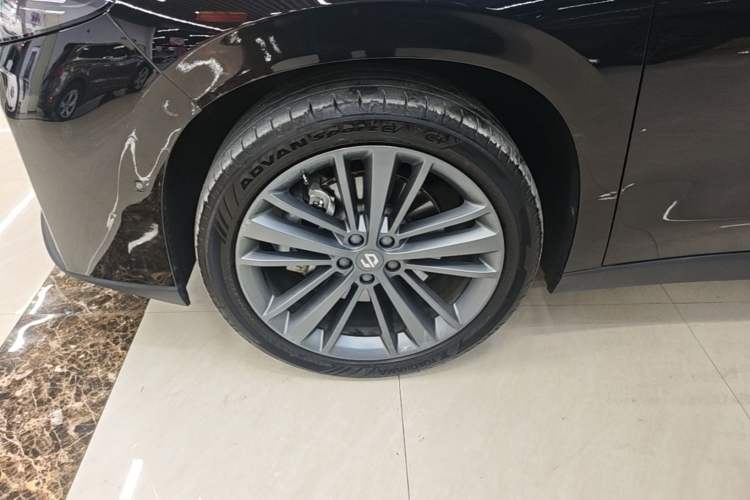 Used Leapmotor C16 2026 Extended-Range 280 LiDAR Zhizun Edition 6 Seats Left Front Wheel Hub