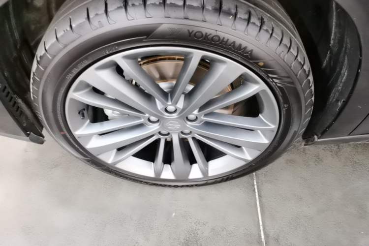 Used Leapmotor C16 2026 Extended-Range 280 LiDAR Zhizun Edition 6 Seats Left Front Wheel Hub
