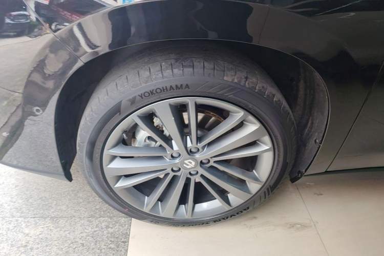 Used Leapmotor C16 2026 Extended-Range 280 LiDAR Zhizun Edition 6 Seats Left Front Wheel Hub