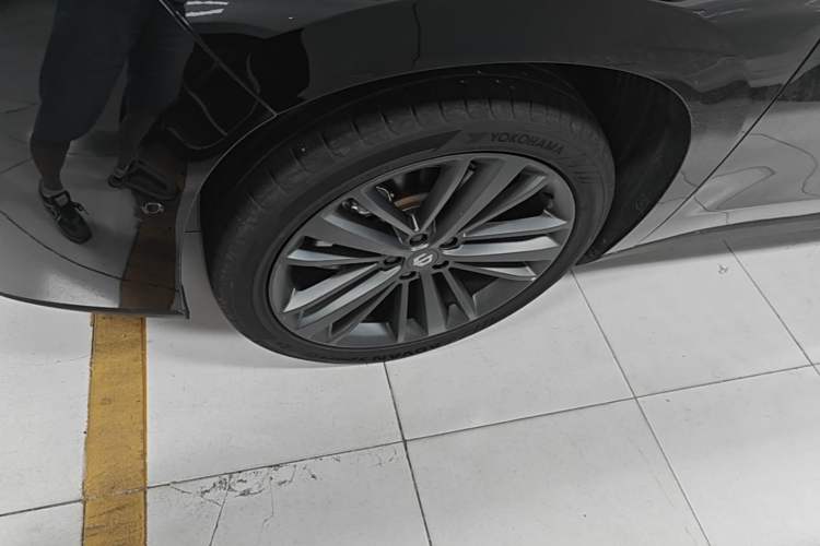 Used Leapmotor C16 2026 Extended-Range 280 LiDAR Zhizun Edition 6 Seats Left Front Wheel Hub