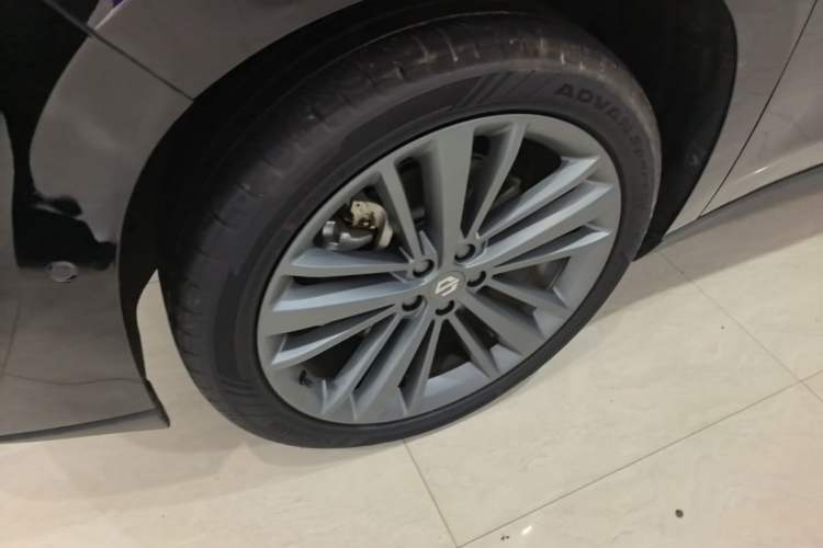 Used Leapmotor C16 2026 Extended-Range 280 LiDAR Zhizun Edition 6 Seats Left Front Wheel Hub