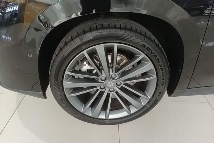 Used Leapmotor C16 2026 Extended-Range 280 LiDAR Zhizun Edition 6 Seats Left Front Wheel Hub