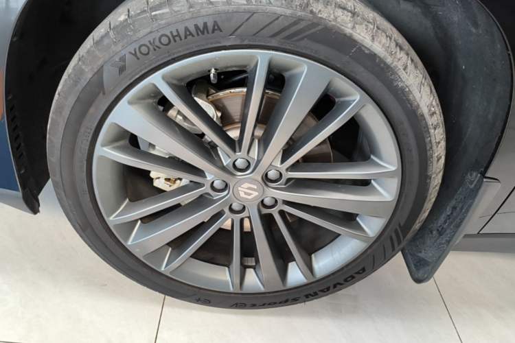 Used Leapmotor C16 2026 All-Electric 630 LiDAR Zhizun Edition 6 Seats Left Front Wheel Hub