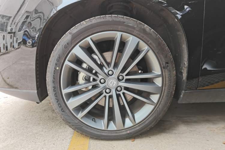 Used Leapmotor C16 2026 Extended-Range 280 LiDAR Zhizun Edition 6 Seats Left Front Wheel Hub