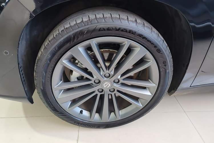 Used Leapmotor C16 2026 Extended-Range 280 LiDAR Zhizun Edition 6 Seats Left Front Wheel Hub