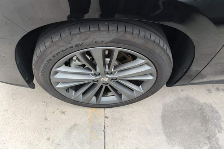 Used Leapmotor C16 2026 Extended-Range 280 LiDAR Zhizun Edition 6 Seats Left Front Wheel Hub