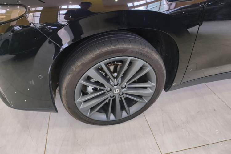 Used Leapmotor C16 2026 Extended-Range 280 LiDAR Zhizun Edition 6 Seats Left Front Wheel Hub