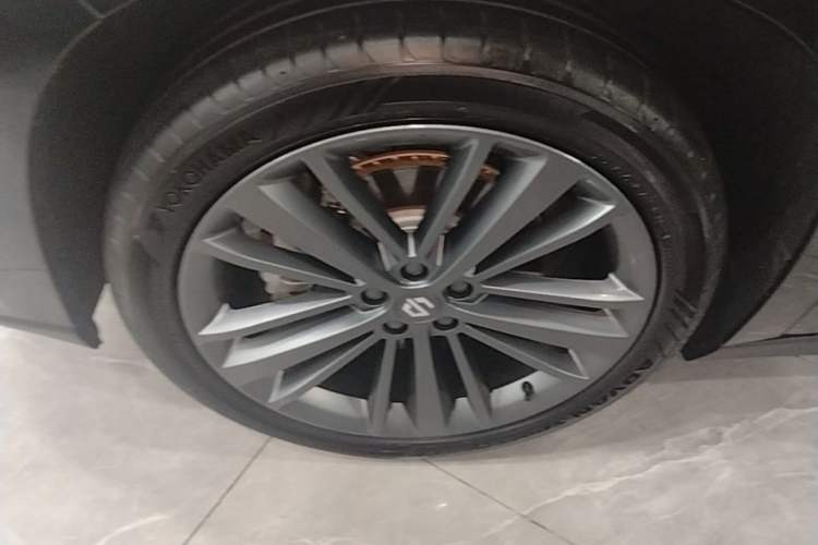 Used Leapmotor C16 2026 Extended-Range 280 LiDAR Zhizun Edition 6 Seats Left Front Wheel Hub