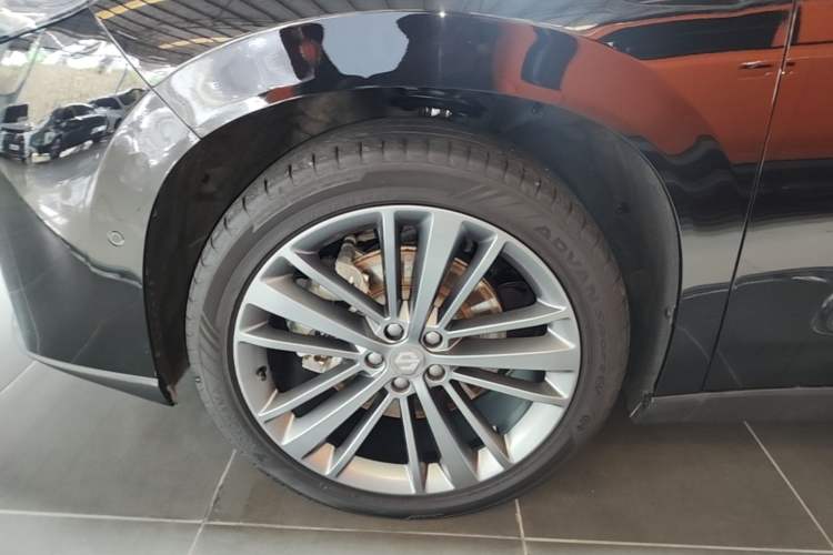 Used Leapmotor C16 2026 Extended-Range 280 LiDAR Zhizun Edition 6 Seats Left Front Wheel Hub