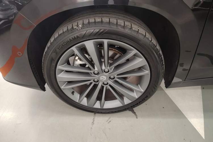 Used Leapmotor C16 2026 Extended-Range 280 LiDAR Zhizun Edition 6 Seats Left Front Wheel Hub