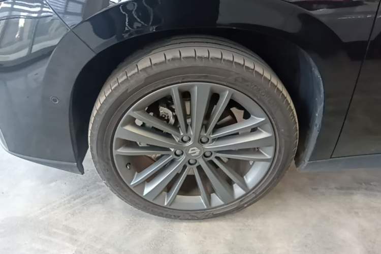 Used Leapmotor C16 2026 Extended-Range 280 LiDAR Zhizun Edition 6 Seats Left Front Wheel Hub