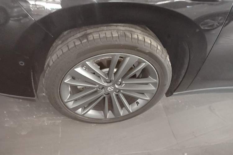 Used Leapmotor C16 2026 Extended-Range 280 LiDAR Zhizun Edition 6 Seats Left Front Wheel Hub