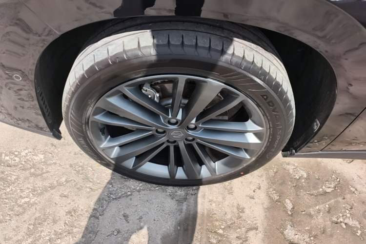 Used Leapmotor C16 2026 Extended-Range 280 LiDAR Zhizun Edition 6 Seats Left Front Wheel Hub