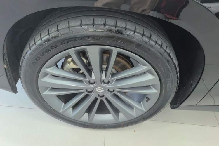 Used Leapmotor C16 2026 Extended-Range 280 LiDAR Zhizun Edition 6 Seats Left Front Wheel Hub